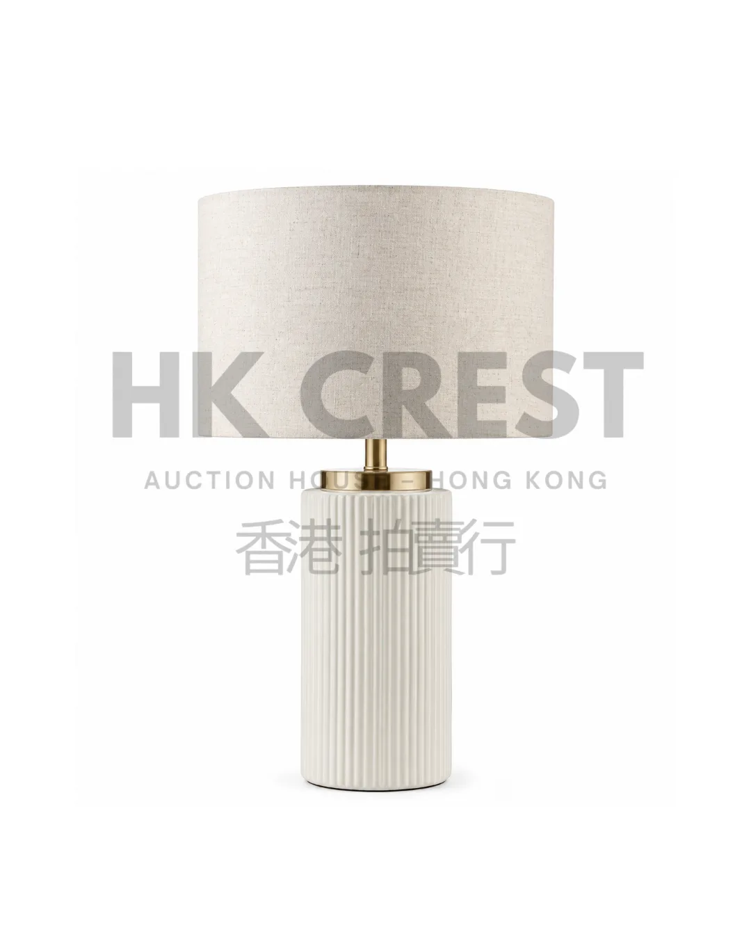 Table lamp with a ribbed off-white ceramic body